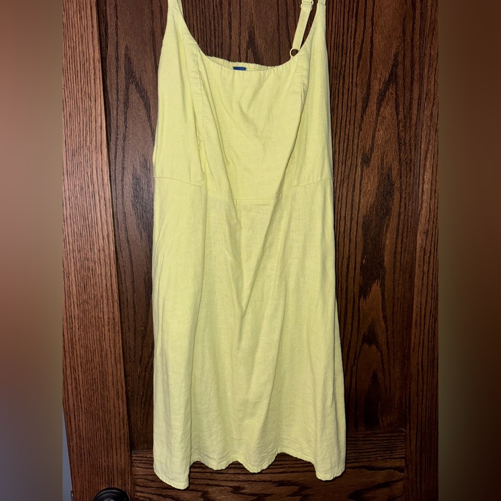 Old Navy Light Yellow Sleeveless Top